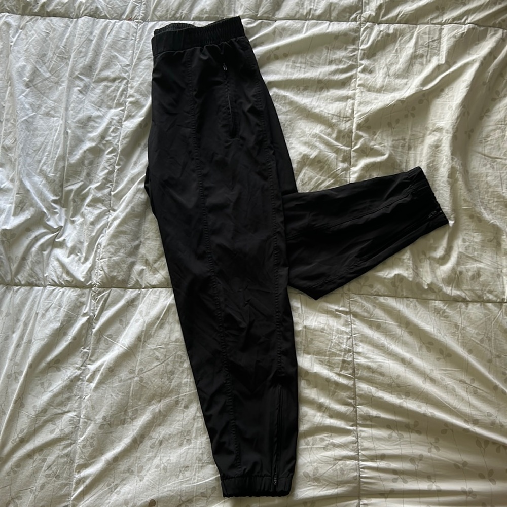 Old Navy Active Dry Fit Sweatpants with zipper pockets